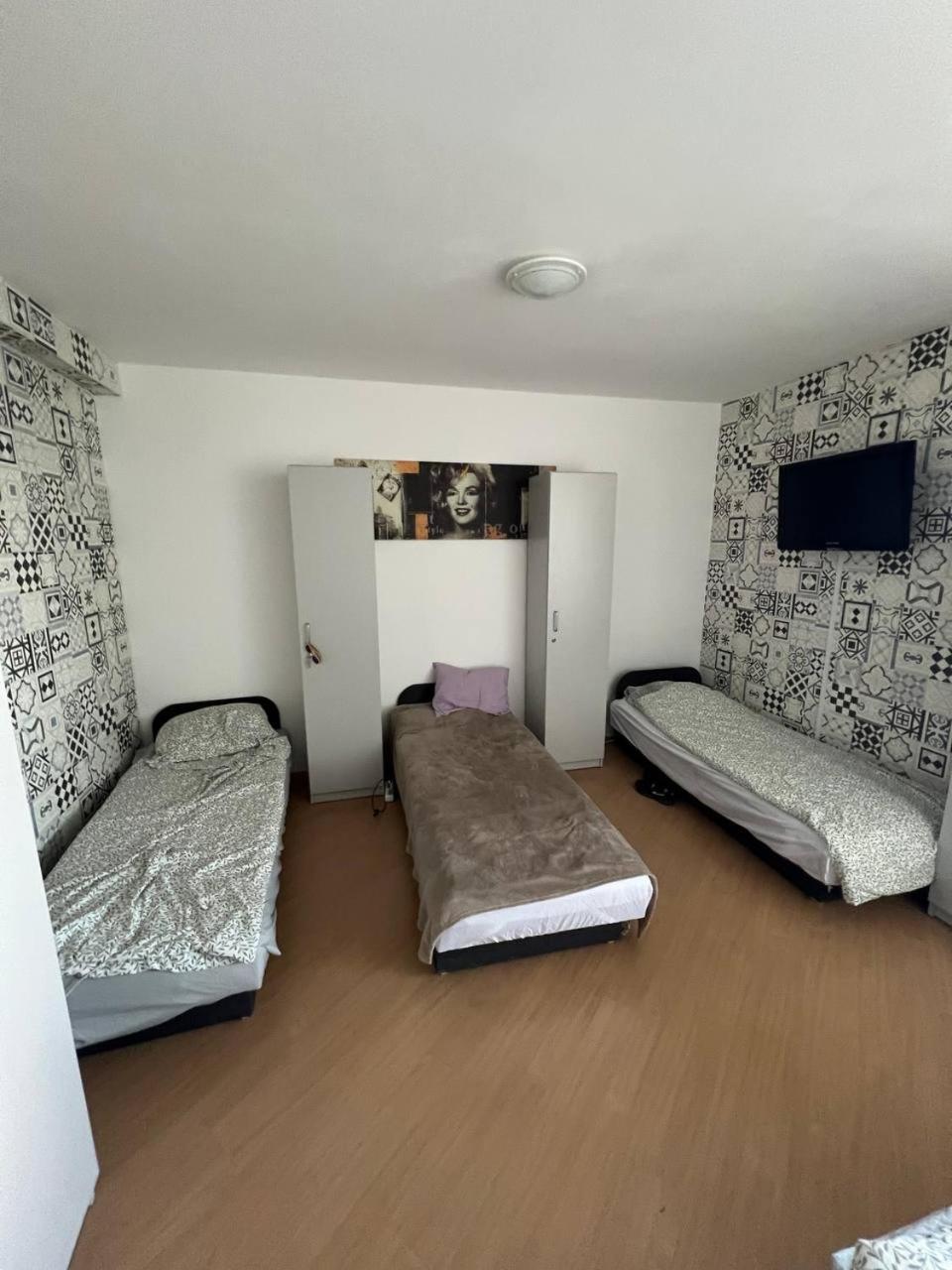 Hostel „U Sashka” Варшава Екстериор снимка