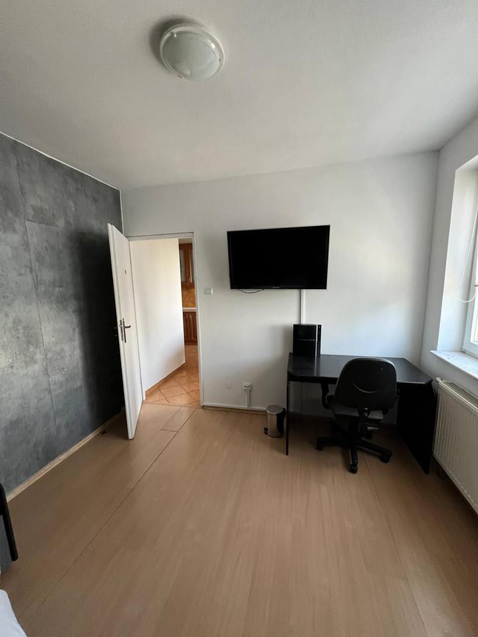 Hostel „U Sashka” Варшава Екстериор снимка