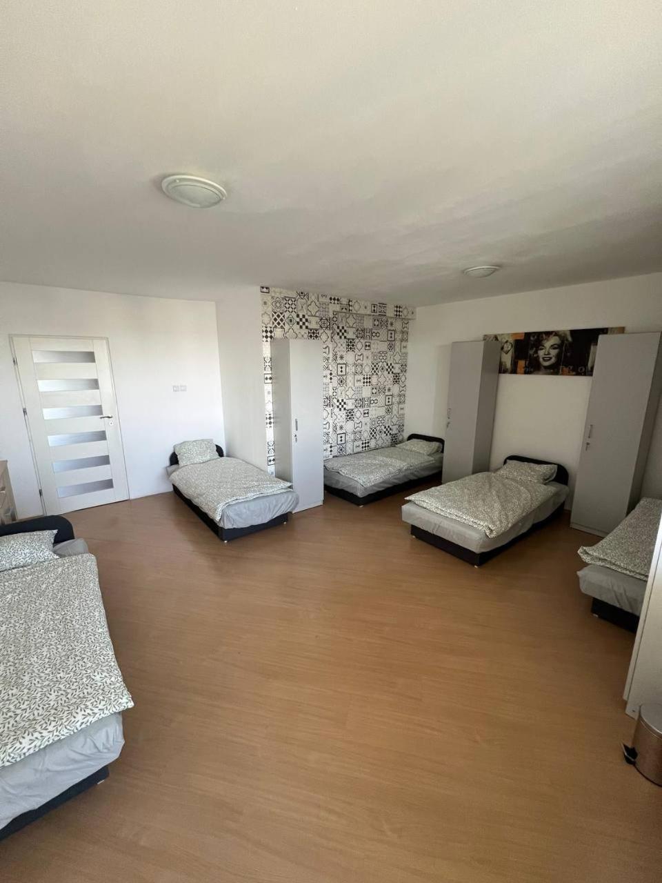 Hostel „U Sashka” Варшава Екстериор снимка