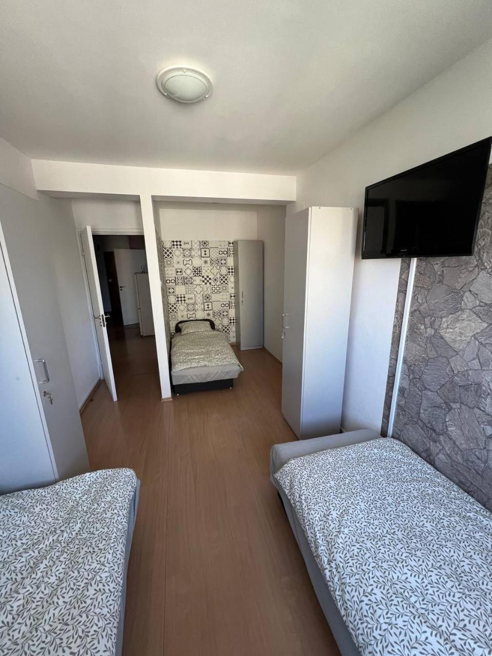 Hostel „U Sashka” Варшава Екстериор снимка