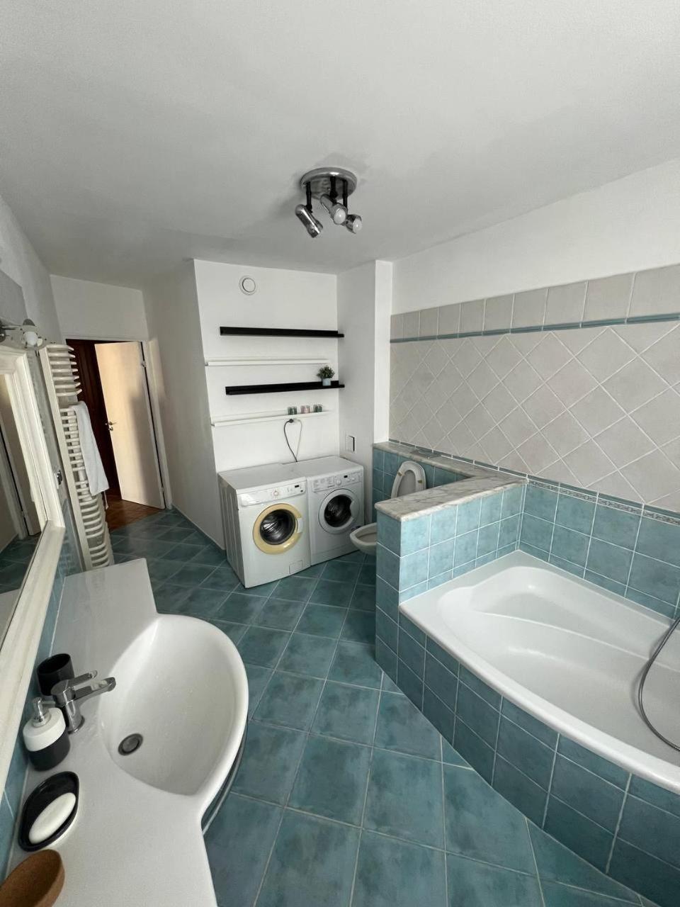 Hostel „U Sashka” Варшава Екстериор снимка