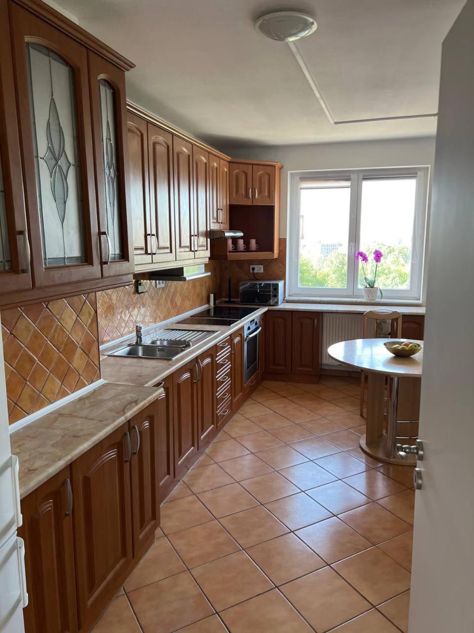 Hostel „U Sashka” Варшава Екстериор снимка